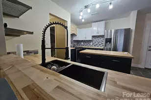 5304 Wisbech Ct, Charlotte, NC 28215 - Photo 3