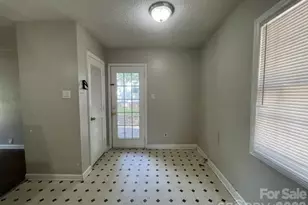 909 Carrington Dr, Charlotte, NC 28214 - Photo 5