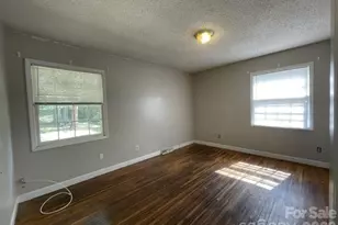 909 Carrington Dr, Charlotte, NC 28214 - Photo 7