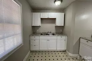 909 Carrington Dr, Charlotte, NC 28214 - Photo 3