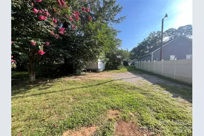 3820 Freedom Drive, Charlotte, NC 28208 - Photo 17