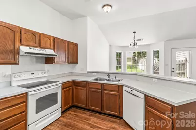 739 Oakbluff Circle, Charlotte, NC 28216 - Photo 17