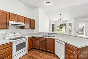 739 Oakbluff Cir, Charlotte, NC 28216 - Photo 17