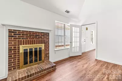 739 Oakbluff Circle, Charlotte, NC 28216 - Photo 15