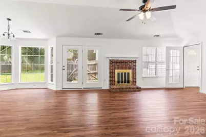 739 Oakbluff Circle, Charlotte, NC 28216 - Photo 11