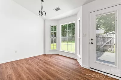 739 Oakbluff Circle, Charlotte, NC 28216 - Photo 21