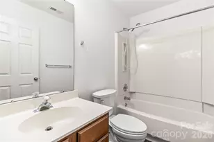739 Oakbluff Cir, Charlotte, NC 28216 - Photo 33