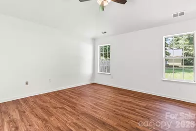 739 Oakbluff Circle, Charlotte, NC 28216 - Photo 23
