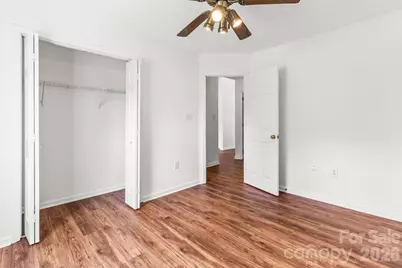 739 Oakbluff Circle, Charlotte, NC 28216 - Photo 31