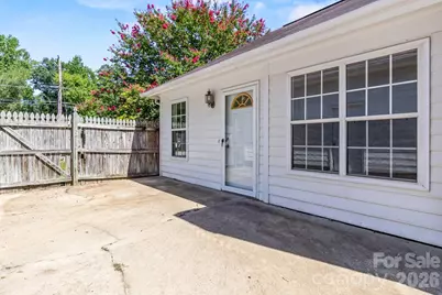 739 Oakbluff Circle, Charlotte, NC 28216 - Photo 39
