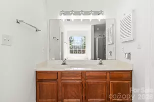739 Oakbluff Cir, Charlotte, NC 28216 - Photo 27