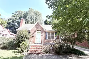 2537 Cranbrook Ln, Charlotte, NC 28207 - Photo 1