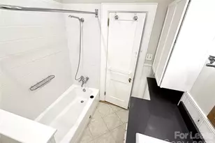 2537 Cranbrook Ln, Charlotte, NC 28207 - Photo 13