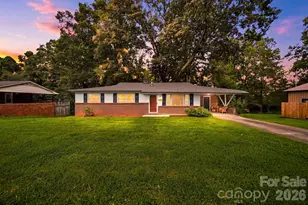1920 30th St NE, Hickory, NC 28601 - Photo 1