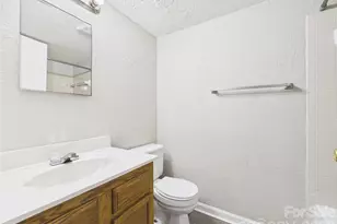 9511 Shannon Green Dr, Charlotte, NC 28213 - Photo 15