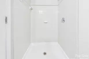9511 Shannon Green Dr, Charlotte, NC 28213 - Photo 11