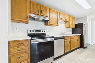 9511 Shannon Green Dr, Charlotte, NC 28213 - Photo 7