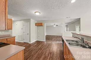 11008 Padderborn Ct, Charlotte, NC 28215 - Photo 11