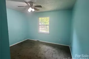 9607 Barkridge Rd, Charlotte, NC 28227 - Photo 5
