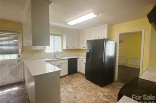 9607 Barkridge Rd, Charlotte, NC 28227 - Photo 3