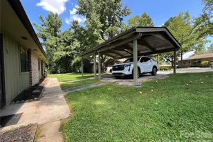 714 Farmington Cir, Hendersonville, NC 28739 - Photo 3
