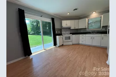 714 Farmington Circle, Hendersonville, NC 28739 - Photo 9