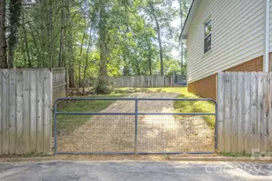 38 Ferenvilla Dr, Hendersonville, NC 28791 - Photo 9