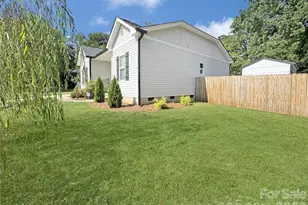 404 Skipwith Pl, Charlotte, NC 28217 - Photo 3