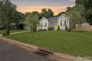 404 Skipwith Pl, Charlotte, NC 28217 - Photo 1