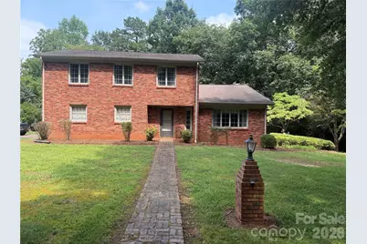 2015 39th Avenue NE, Hickory, NC 28601 - Photo 1
