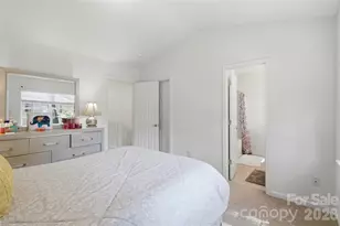 6720 Cypress Tree Ln, Charlotte, NC 28215 - Photo 19