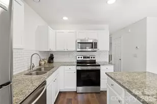 6720 Cypress Tree Ln, Charlotte, NC 28215 - Photo 13