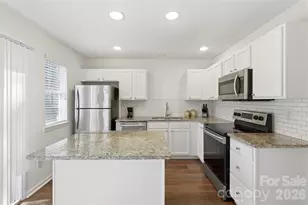 6720 Cypress Tree Ln, Charlotte, NC 28215 - Photo 11
