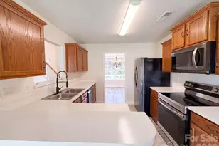 9244 Simonton Dr, Charlotte, NC 28269 - Photo 9