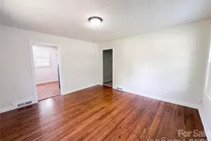 1006 Peachtree Rd, Charlotte, NC 28216 - Photo 3