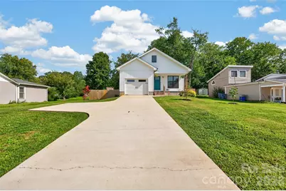 2416 4th Avenue NW, Hickory, NC 28601 - Photo 1