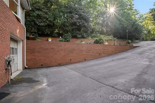 8 Galax Ln, Hendersonville, NC 28791 - Photo 5