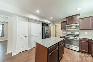 1829 Evergreen Dr, Charlotte, NC 28208 - Photo 11