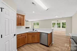 1034 Chalk Hill Ln, Charlotte, NC 28214 - Photo 11