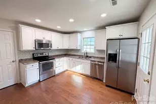10933 Pointer Ridge Dr, Charlotte, NC 28214 - Photo 7