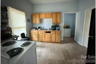 303 W B Street, Newton, NC 28658 - Photo 5