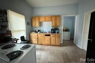 303 W B St, Newton, NC 28658 - Photo 5
