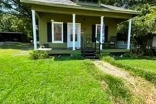 303 W B St, Newton, NC 28658 - Photo 1