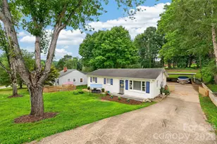 1063 14th Ave NW, Hickory, NC 28601 - Photo 3