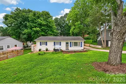1063 14th Avenue NW, Hickory, NC 28601 - Photo 1