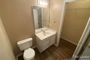 5422 Waverly Lynn Ln, Charlotte, NC 28269 - Photo 15