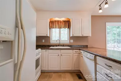 609 Blythe Street, Shelby, NC 28152 - Photo 9