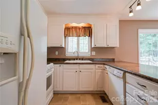 609 Blythe St, Shelby, NC 28152 - Photo 9