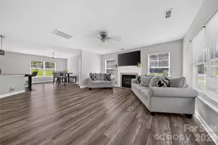 2047 Sonoma Valley Dr, Charlotte, NC 28214 - Photo 3