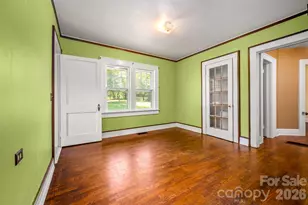 375 E King St, East Flat Rock, NC 28726 - Photo 9